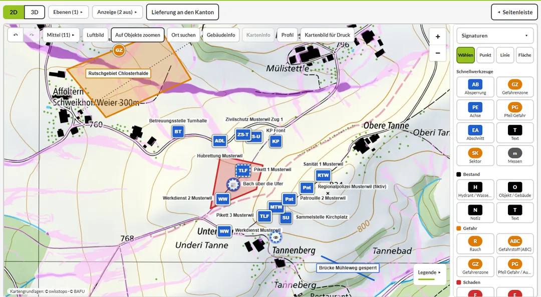 Lagekarte mit Landeskarte, Einsatzmitteln, Gefahrenzone und Ebene Oberflächenabfluss, Übungsfall Musterwil, Karte © swisstopo